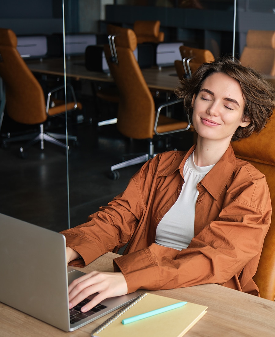 Personne heureuse de travailler